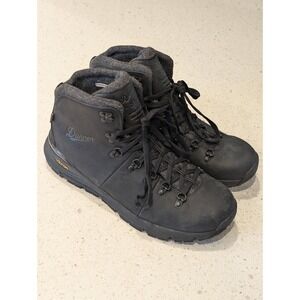 NWOB! Danner Men's 10 D Mountain 600 Leather Vibram 200g Winterized Hiking Boots